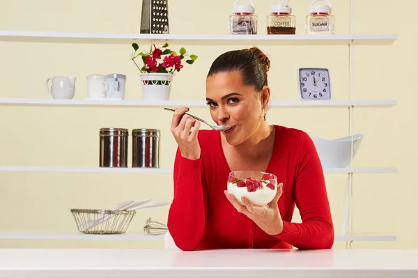 Aardbeien crème snack gezondheid gezond dieet gewicht verlies yoghurt — Stockfoto