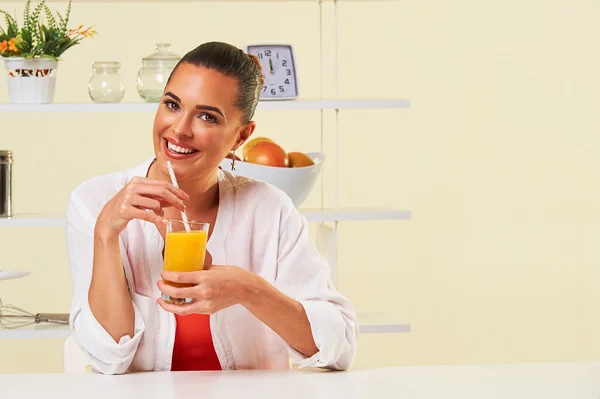 Smoothie frukt drink hälsa läckra sip vikt förlust kost orang — Stockfoto