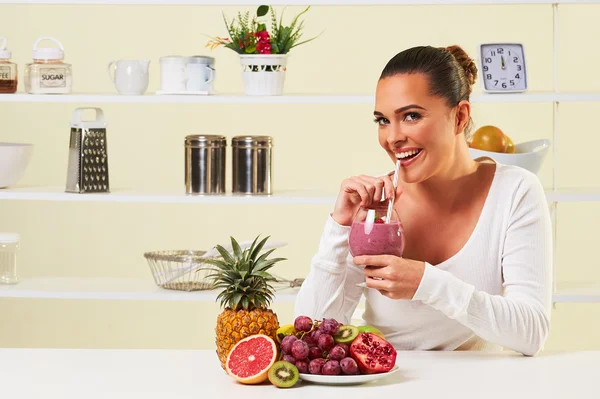 Smoothie frutas bebida saúde delicioso gole dieta de perda de peso — Fotografia de Stock