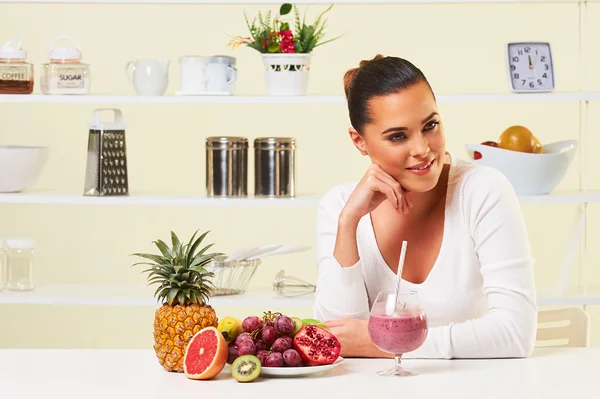 Smoothie frutas bebida saúde delicioso gole dieta de perda de peso — Fotografia de Stock