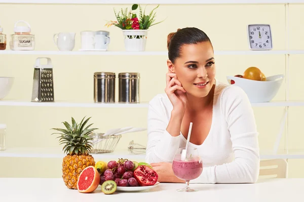 Smoothie frutas bebida saúde delicioso gole dieta de perda de peso — Fotografia de Stock