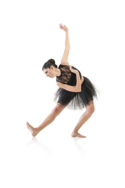 Stüdyoda poz veren balerin.