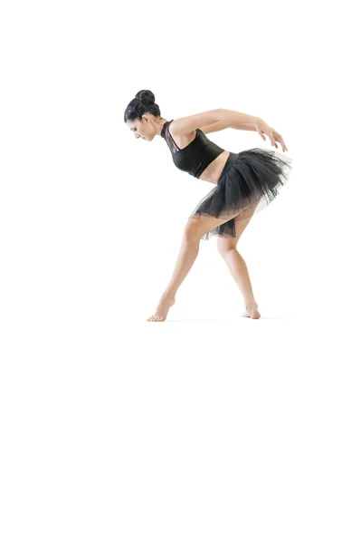 Ballerina poserar i studio — Stockfoto
