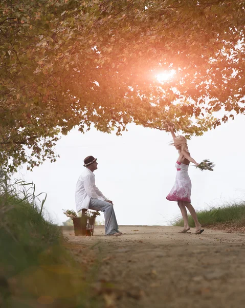 Çift romantik vakit geçiriyor — Stok fotoğraf