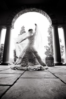 Kemer içinde mutlu gelin 