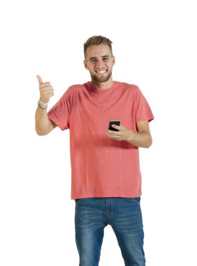 Akıllı telefon kullanan adam.