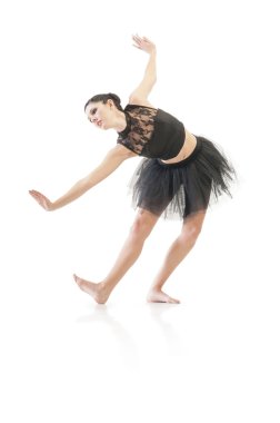 Stüdyoda poz veren balerin.