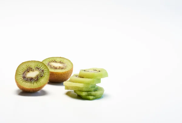 Kiwi fructe și felii — Fotografie, imagine de stoc