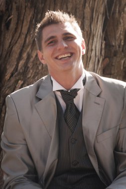 Takım Elbiseli ve Kravatlı Yakışıklı