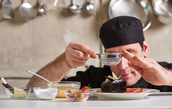 Chef preparando deserto — Fotografia de Stock