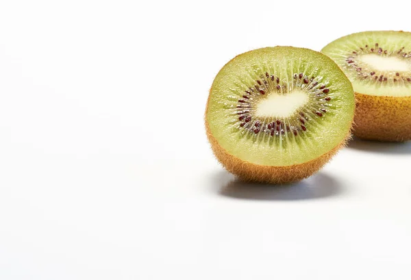 Kiwi jumătăți de fructe — Fotografie, imagine de stoc