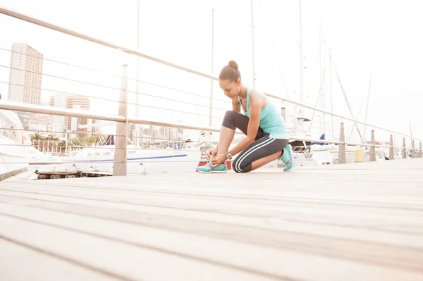 Young attractive runner girl enjoying a morning exercise routine — Stock Photo, Image