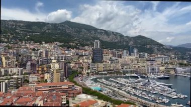 Monaco, Monte Carlo, şehir manzarası... Monte Carlo yazın bulutlu bir günde tepeden...