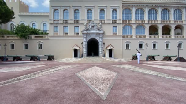 Monte Carlo Monako Voják Před Královským Palácem Pochodující — Stock video