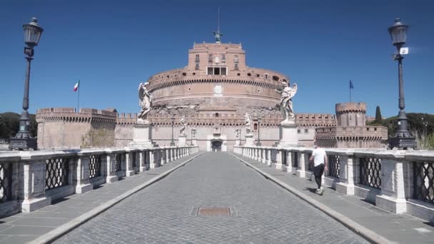 ローマ イタリア 2021年4月のイースターの間にサンタンジェロ城 コロナウイルスパンデミック緊急事態のための空の橋の原因 — ストック動画