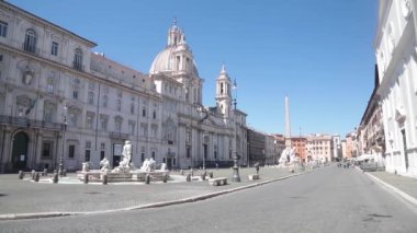 Roma, İtalya. 2021 'de Paskalya' da Navona Meydanı 'nda. Koronavirüs salgını için boş kare nedeni