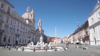 Roma, İtalya. 2021 'de Paskalya' da Navona Meydanı 'nda. Koronavirüs salgını için boş kare nedeni