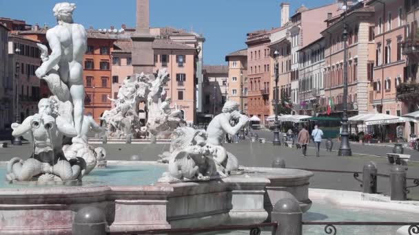 ローマ イタリア 2021年4月のイースターの間のナヴォーナ広場 コロナウイルスのパンデミック緊急事態のための空の正方形の原因 — ストック動画