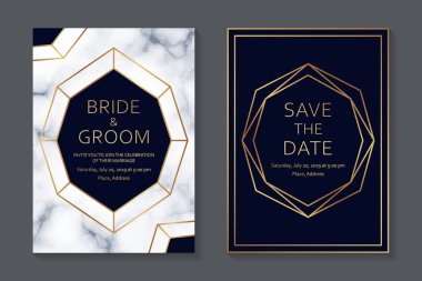 Düğün davetiyesi tasarımı veya tebrik kartı şablonları koyu mavi ve mermer arka planda altın çerçeveli.