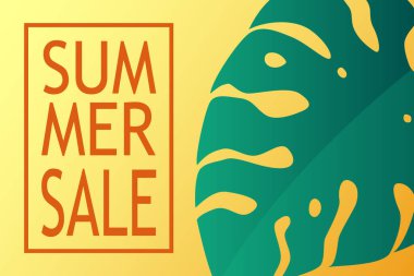 Açık sarı arka planda yeşil tropik palmiye yaprağı olan yaz indirimi posteri..