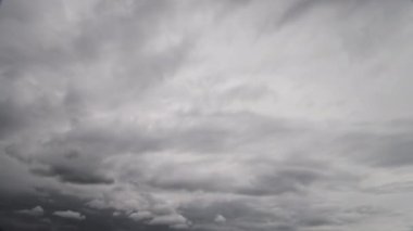 Gök gürültülü fırtına bulutları zaman içinde oluşacak.