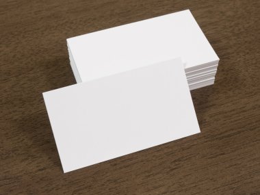 Kartvizit ahşap bir masa üzerine yığını