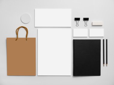 Marka mockup alışveriş çantası ile. Gri Kırtasiye.