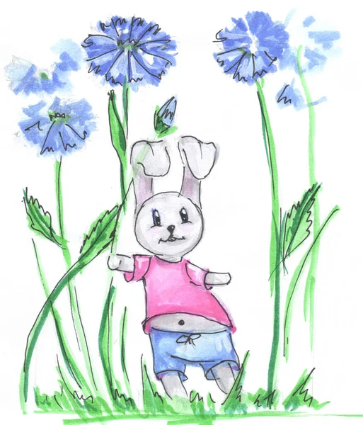 蓝色花朵中的兔子男孩 — 图库照片
