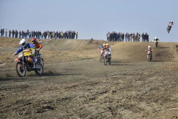 Compétition de motocross en Vladikavkaz, Ossétie du Nord, Russie — Photo