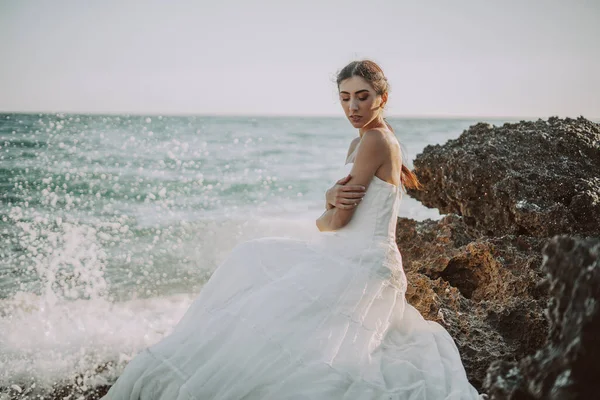 Casamento Praia Jovem Casal Por Sol Areia Branco Feliz Mar — Fotografia de Stock