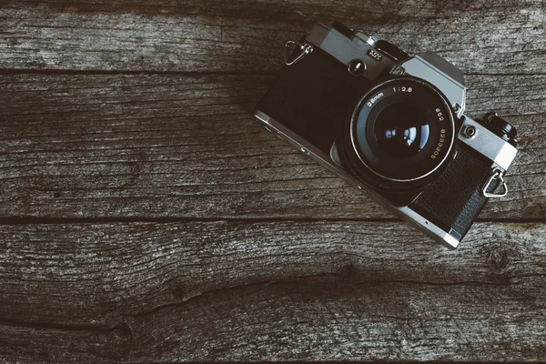 VIntage camera on old background of wood — Stock Photo, Image