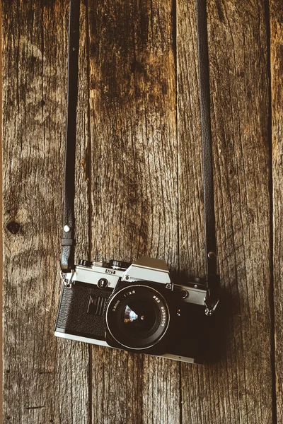VIntage camera on old background of wood — Stock Photo, Image