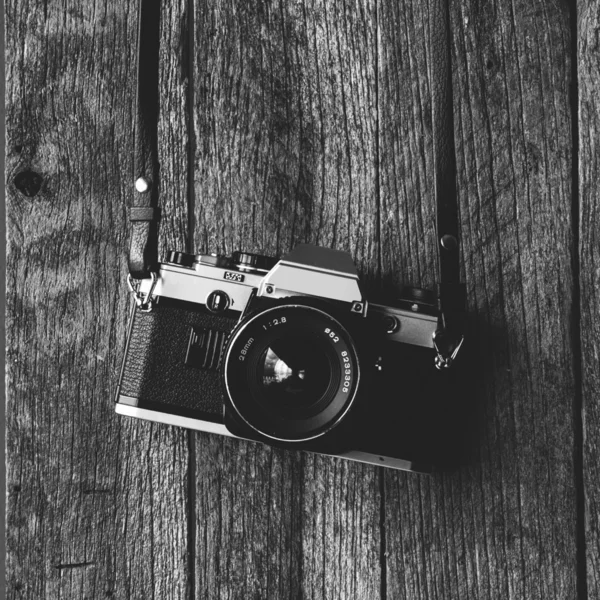 VIntage camera on old background of wood — Stock Photo, Image