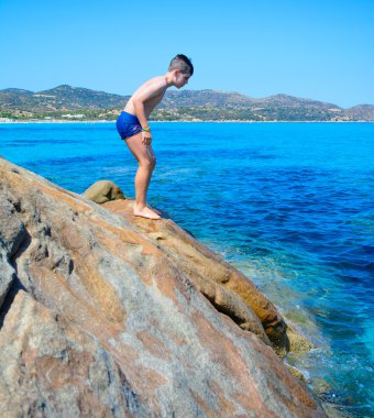 Çocuk denize atlama