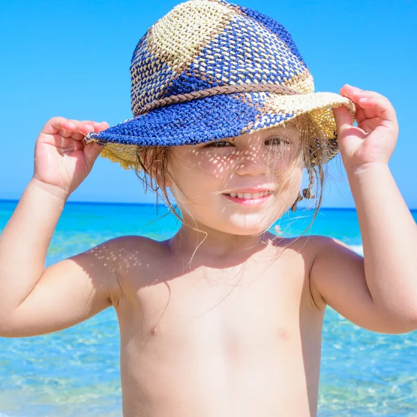 Little girl at sea — Stock Photo, Image