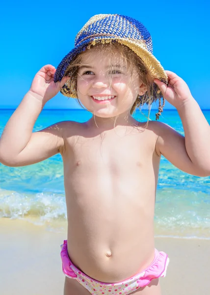 Denizde küçük kız