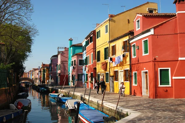 Colorful houses on river — Stock Photo, Image