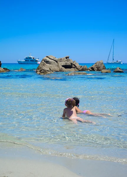 Bambine in mare — Foto Stock