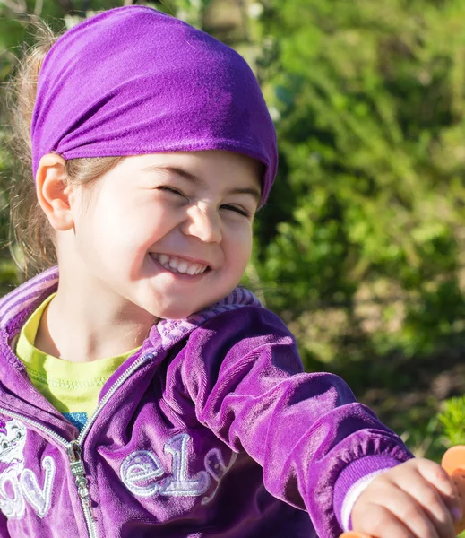 Girl playing on playground — Stock Photo, Image