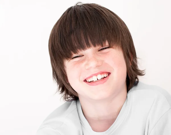 Niño posando en estudio — Foto de Stock