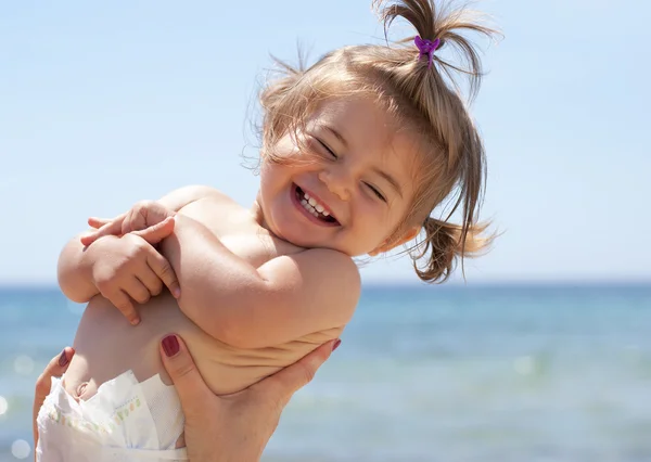 Mother holding Little girl — Stock Photo, Image