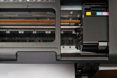 Mürekkep püskürtmeli yazıcı içinde