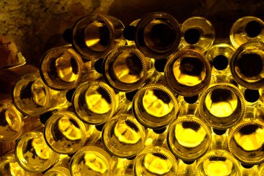 Şarap arka planlı şişeler