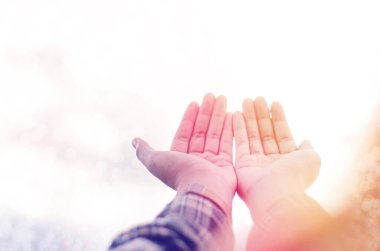 Ellerinizi kaldırın ve Tanrı 'ya dua edin, tövbe edin, dua edin, Hıristiyanlık yapın Tanrı için mücadele edin ve zafer kazanın.