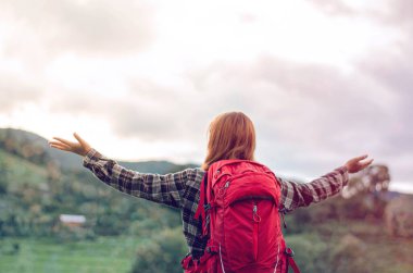 Ellerinizi kaldırın ve Tanrı 'ya dua edin, tövbe edin, dua edin, Hıristiyanlık yapın Tanrı için mücadele edin ve zafer kazanın.