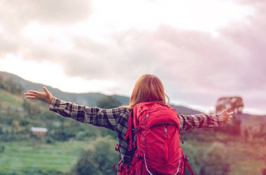 Ellerinizi kaldırın ve Tanrı 'ya dua edin, tövbe edin, dua edin, Hıristiyanlık yapın Tanrı için mücadele edin ve zafer kazanın.