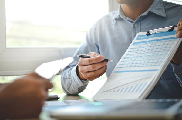 Geschäftsleute Lehren Belegschaftsplanung Zum Vorteil Der Unternehmen — Stockfoto