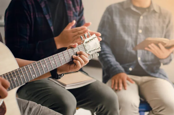 Young Men Play Guitar Praise God Music Worship God Together — ストック写真