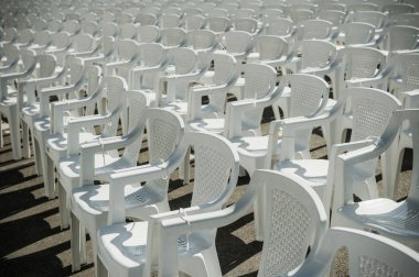 satır konserde boş koltukları