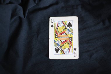 oyun kartları mavi arkaplanda